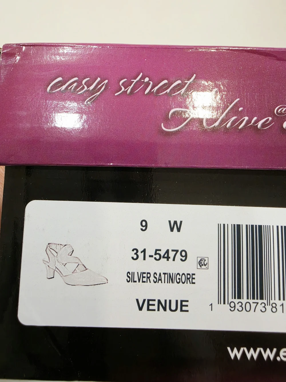 easy street Silver Satin Venue Wide Size 9 Crisscross Pointed-Toe Heels